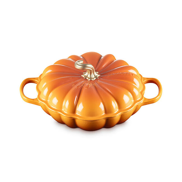 A Le Creuset Persimmon/ Orange 2.6qt pumpkin braiser