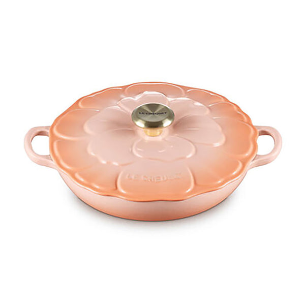 A Le Creuset Peche/  Peach orange 2.25qt petal braiser
